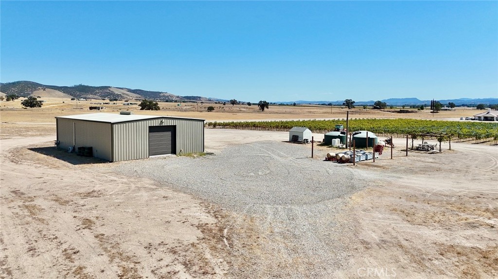 50645 Lockwood Road Lockwood, CA 93426 - Photo 40 of 48 a view of a terrace with chairs