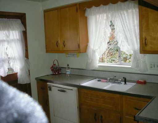 125 Spring Grove Road Penn Hills, PA 15235 - Photo 8 of 8 Kitchen.