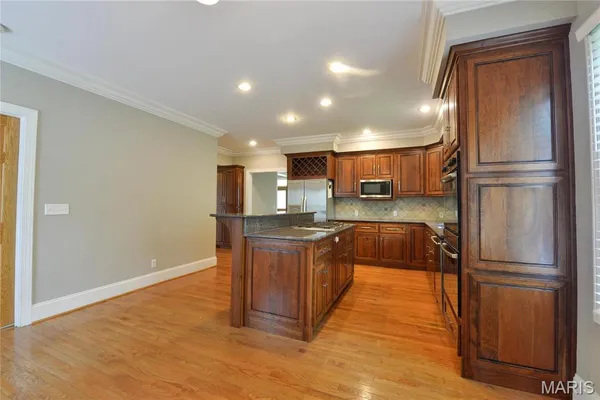 $4,500 | 8940 Ladue Road, Ladue, MO 63124