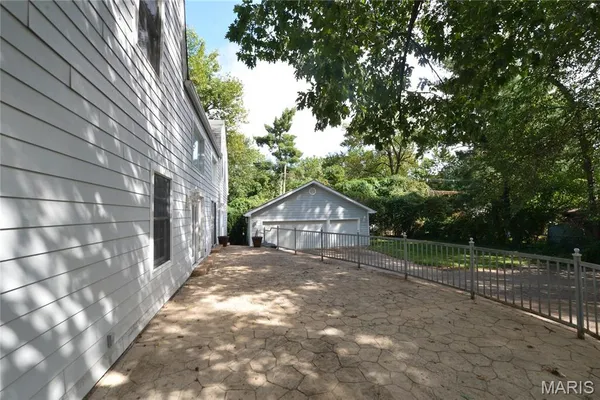 $4,500 | 8940 Ladue Road, Ladue, MO 63124