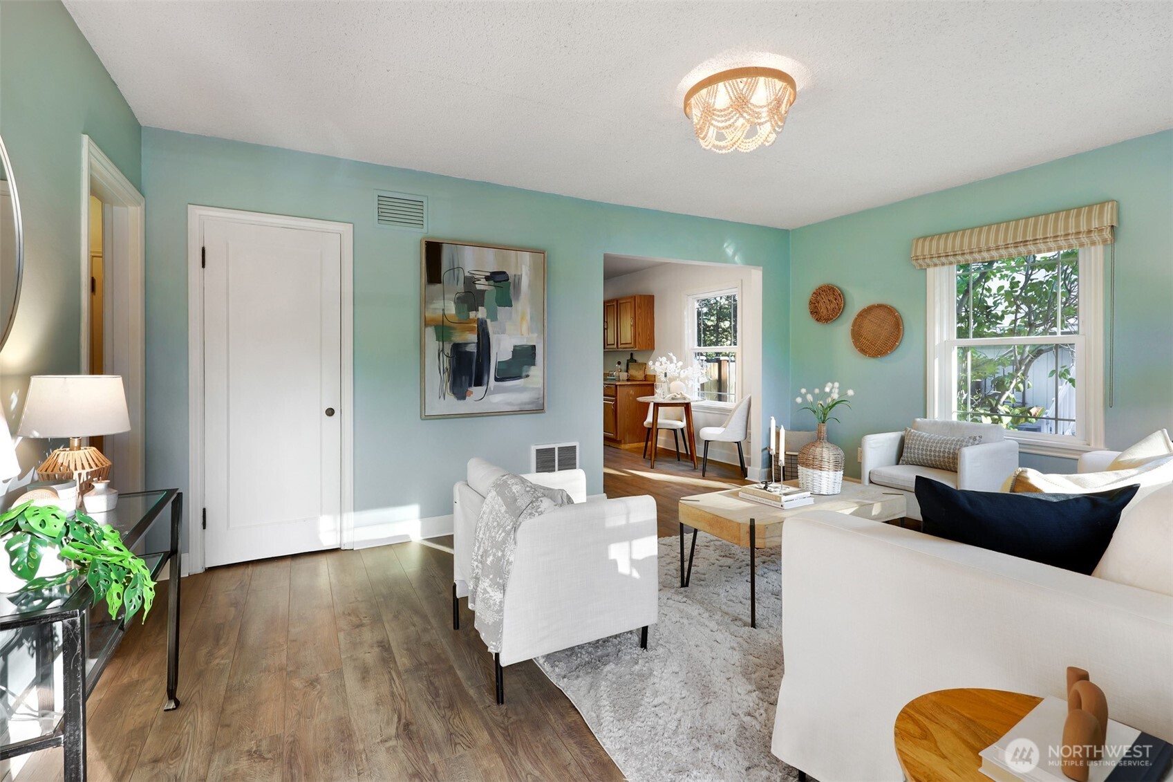 6712 18th Avenue Southwest Seattle, WA 98106 - Photo 3 of 25 Gallery Image 3
