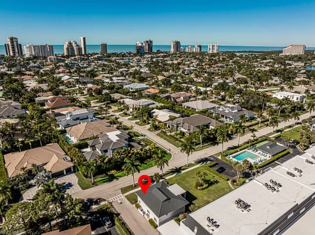 $689,000 | 4180 Belair Lane, Unit B, Naples, FL 34103