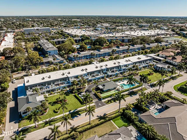 $689,000 | 4180 Belair Lane, Unit B, Naples, FL 34103