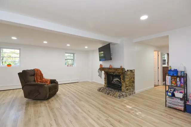 $649,900 | 183 Chester Road, Derry, NH 03038