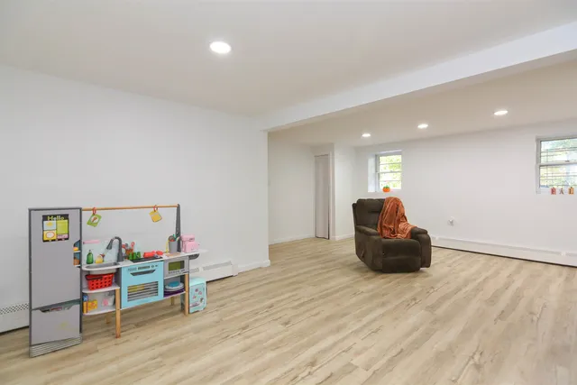 $649,900 | 183 Chester Road, Derry, NH 03038