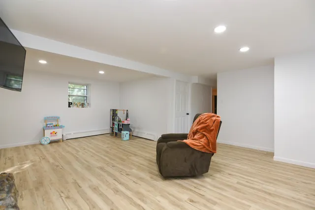 $649,900 | 183 Chester Road, Derry, NH 03038