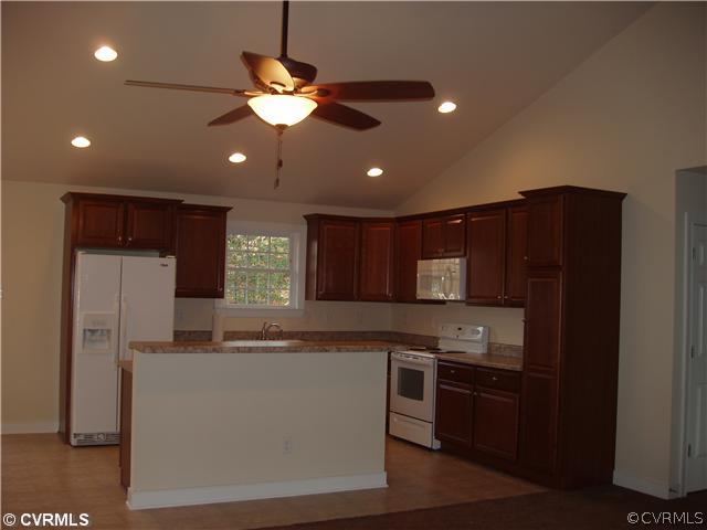 10070 Cool Spring Road Mechanicsville, VA 23116 - Photo 4 of 9 Kitchen