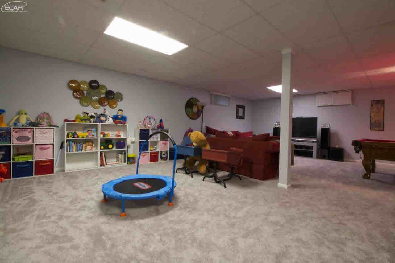 5220 Lobdell Road Fenton, MI 48430 - Photo 36 of 44 21222028-35.JPG