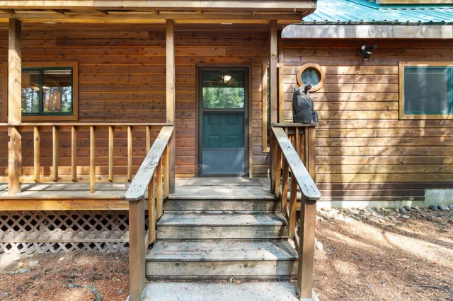 a view of entryway with a front door