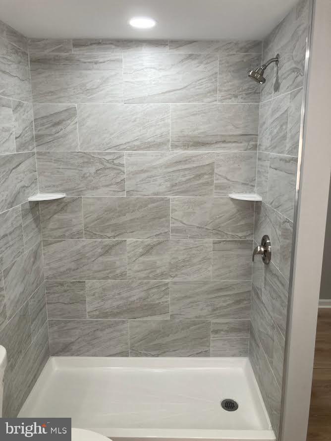 72 Alden Avenue Riverside, NJ 08075 - Photo 21 of 26 a bathroom with a shower