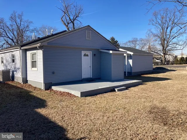 a front view of house with yard
