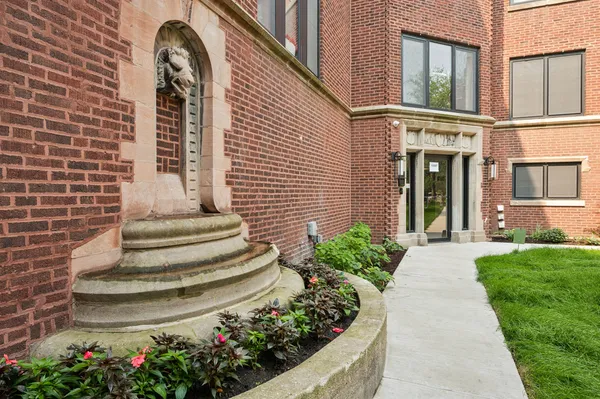 $2,475 | 1337 West Estes Avenue, Unit 3C, Chicago, IL 60626