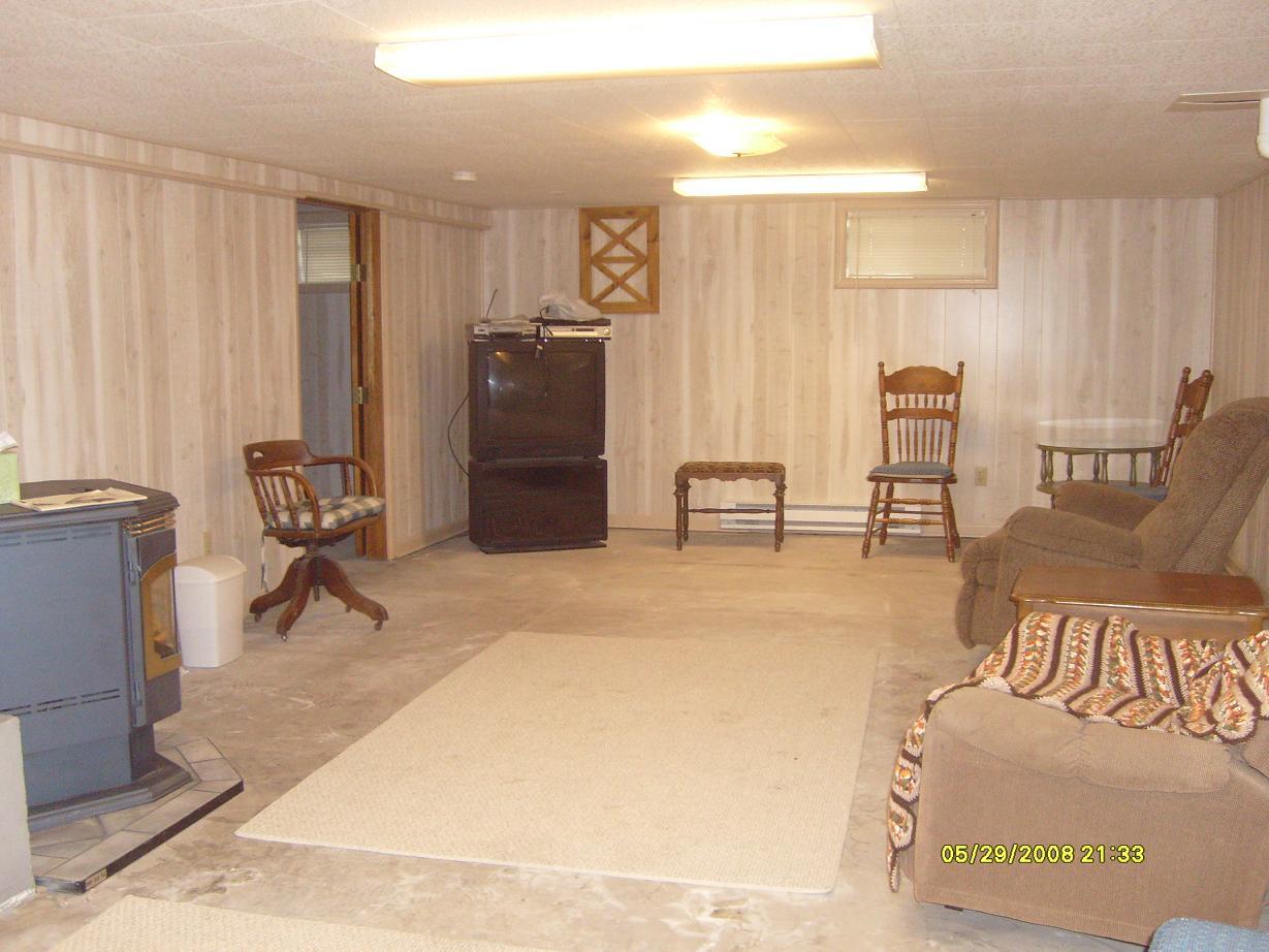 2971 Becker Road Toppenish, WA 98948 - Photo 2 of 7 a living room with furniture a table and chair
