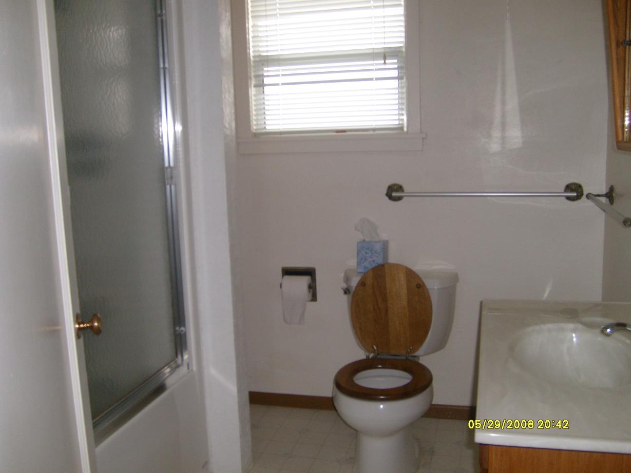 2971 Becker Road Toppenish, WA 98948 - Photo 4 of 7 a bathroom with a sink toilet and shower