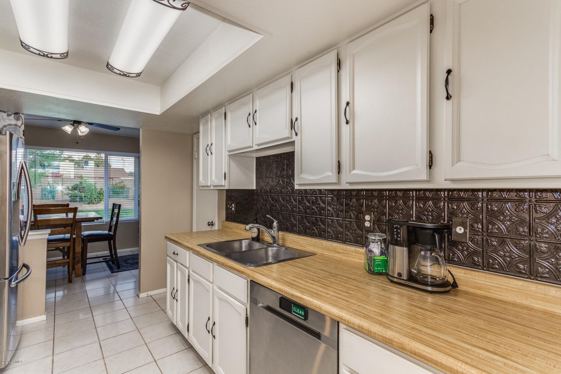 4518 East Phelps Road Phoenix, AZ 85032 - Photo 23 of 39 Kitchen