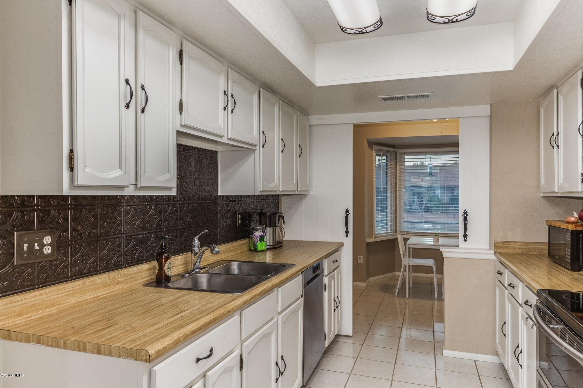 4518 East Phelps Road Phoenix, AZ 85032 - Photo 24 of 39 Kitchen