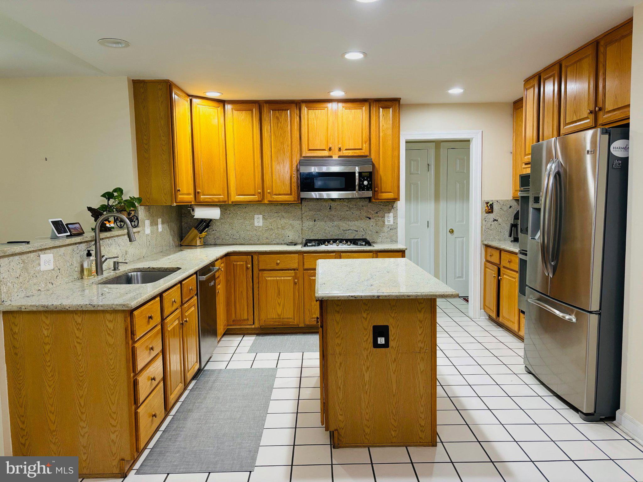 2062 Madrillon Road Vienna, VA 22182 - Photo 8 of 49 Gallery Image 8
