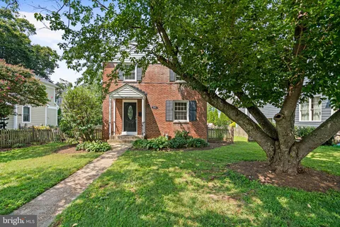 $895,000 | 5811 Walton Road, Bethesda, MD 20817