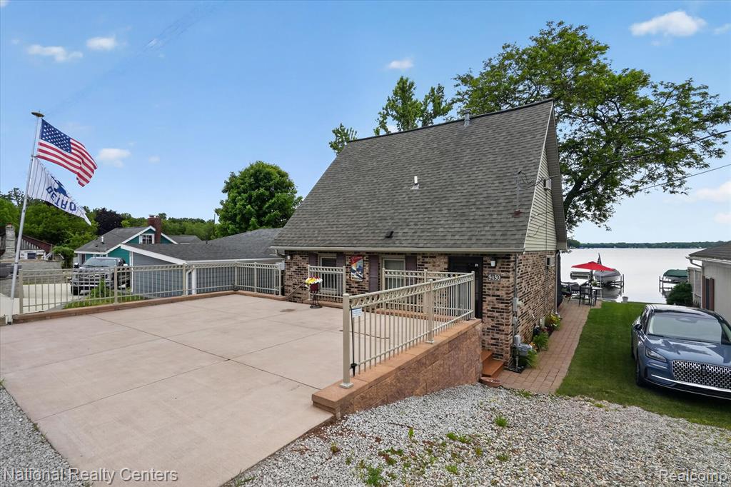 9450 Dexter-Pinckney Road Pinckney, MI 48169 - Photo 3 of 39