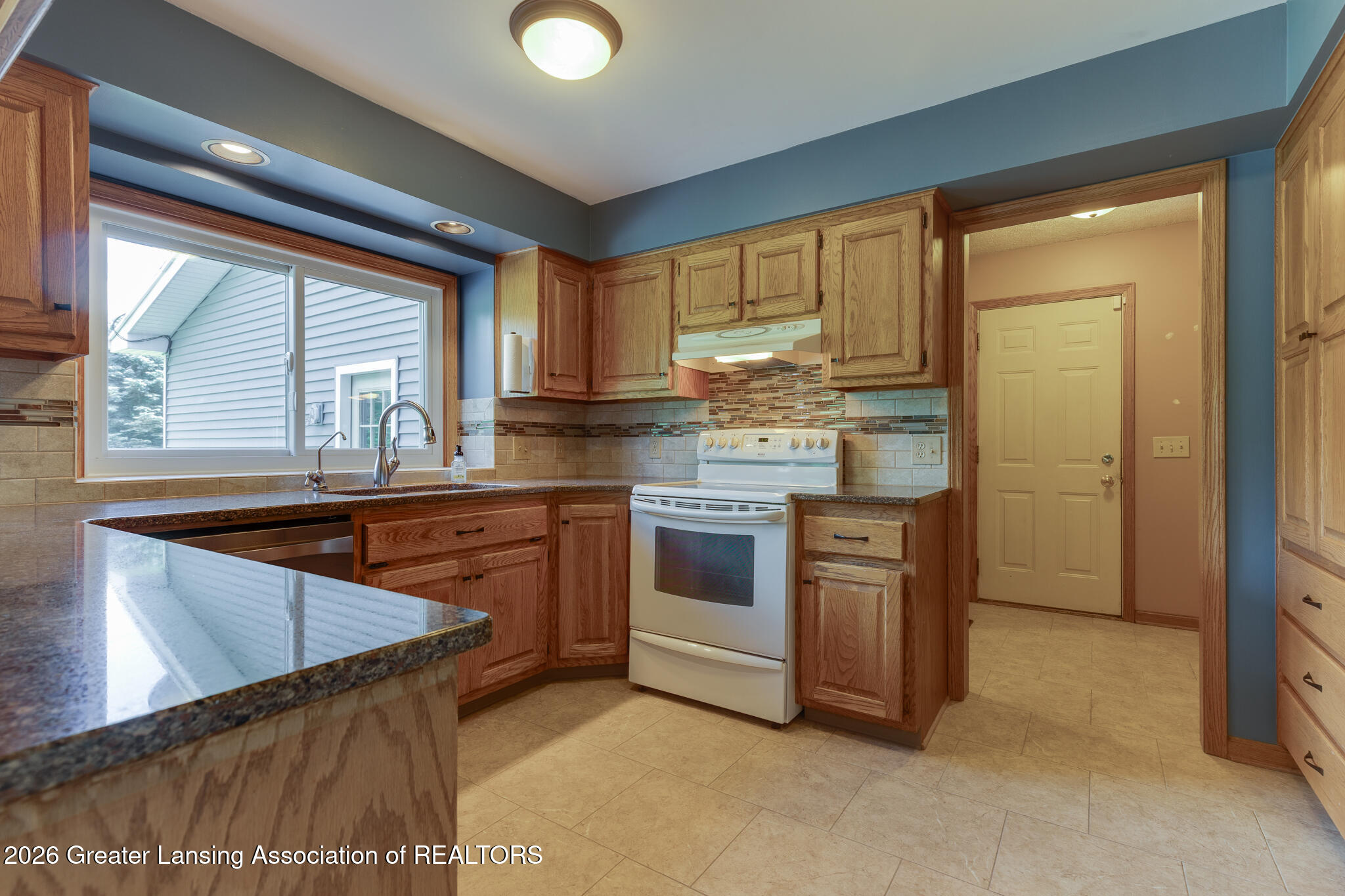 4115 West Howe Road Dewitt, MI 48820 - Photo 11 of 32 .