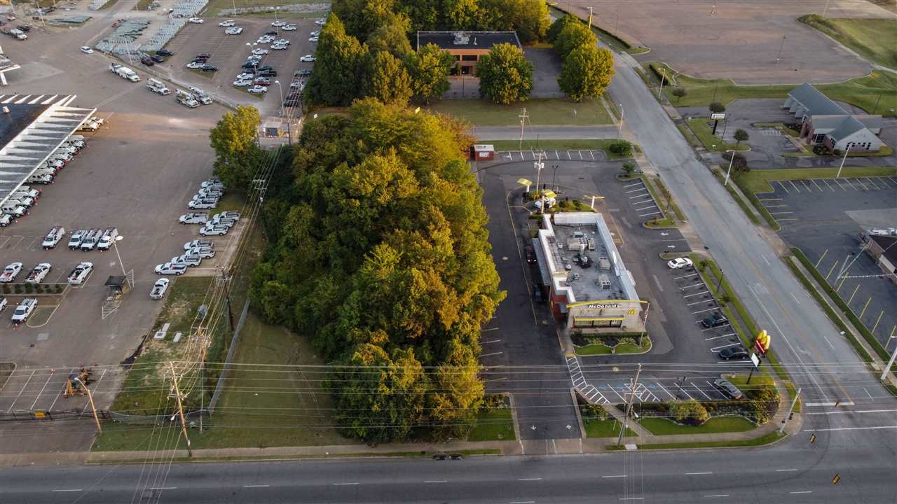 6040 Winchester Road Memphis, TN 38115 - Photo 3 of 5 an aerial view of a house
