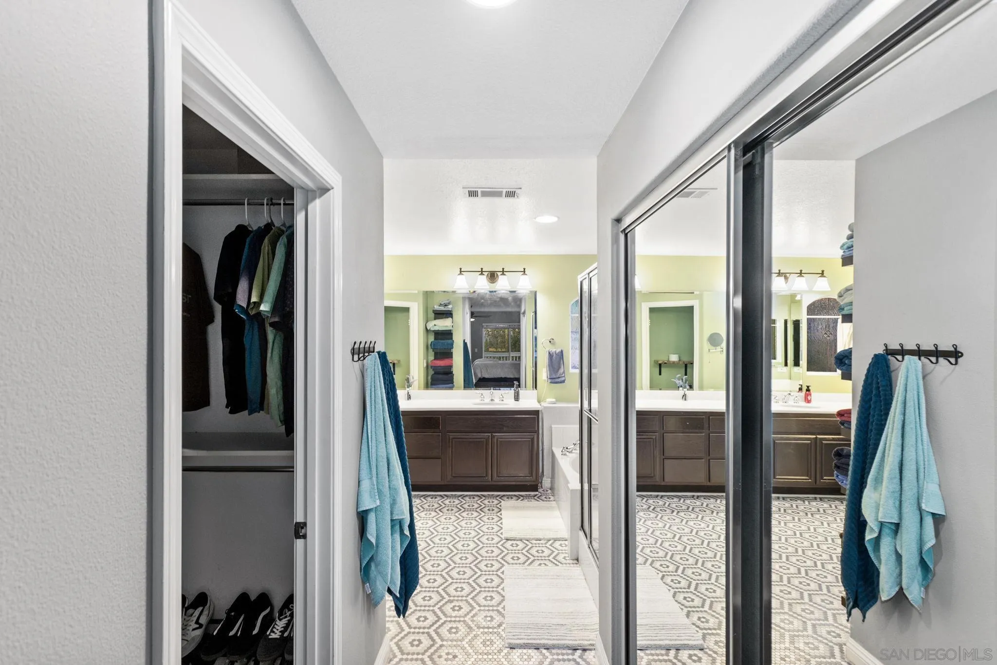 2103 Drew Road Escondido, CA 92027 - Photo 28 of 60 a view of a entryway