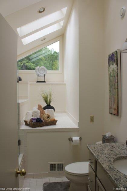 5215 Lake George Road Oxford, MI 48370 - Photo 9 of 25 guest bath