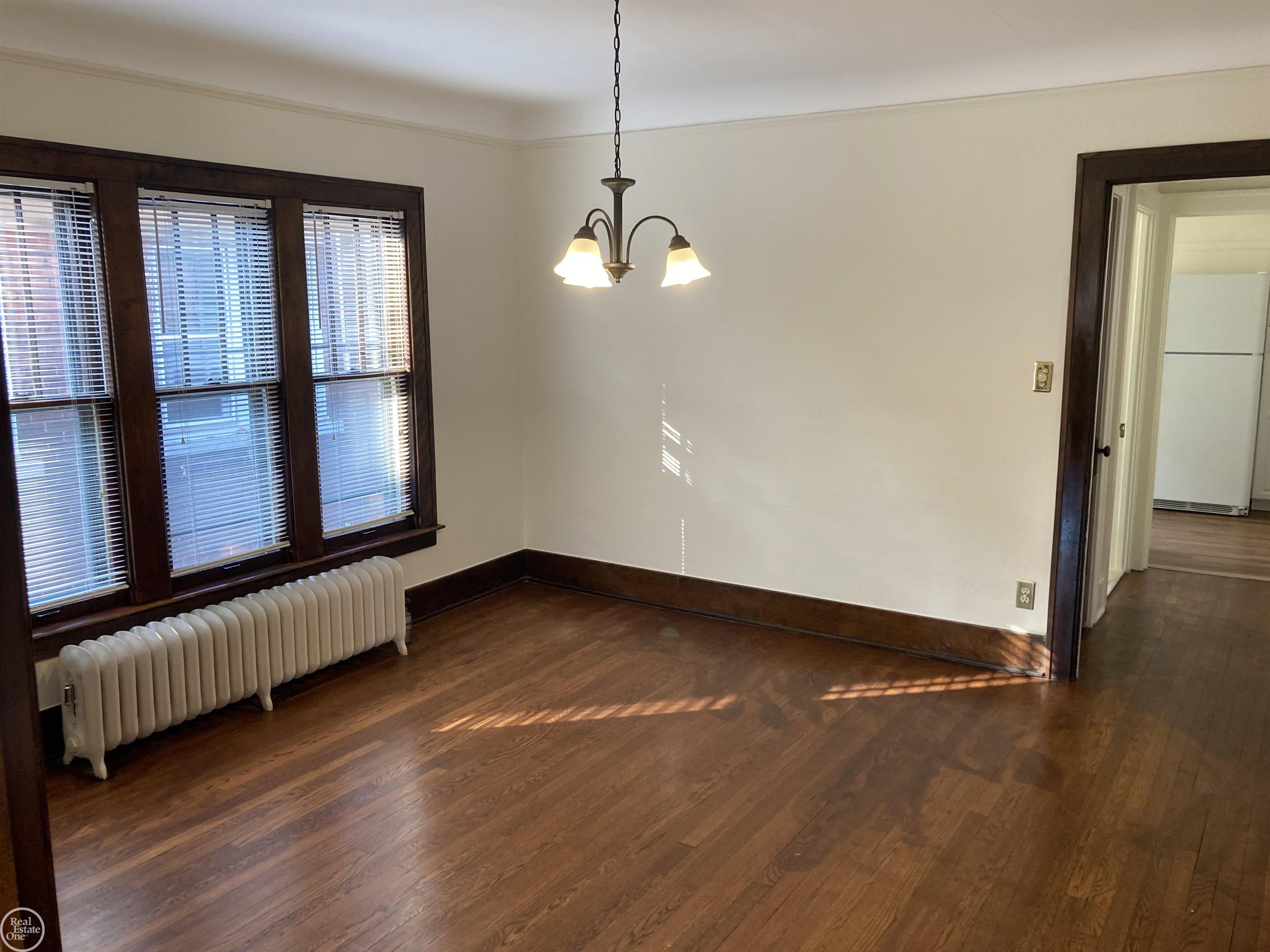 917 Nottingham Road Grosse Pointe, MI 48230 - Photo 5 of 16 50090596-4.JPG