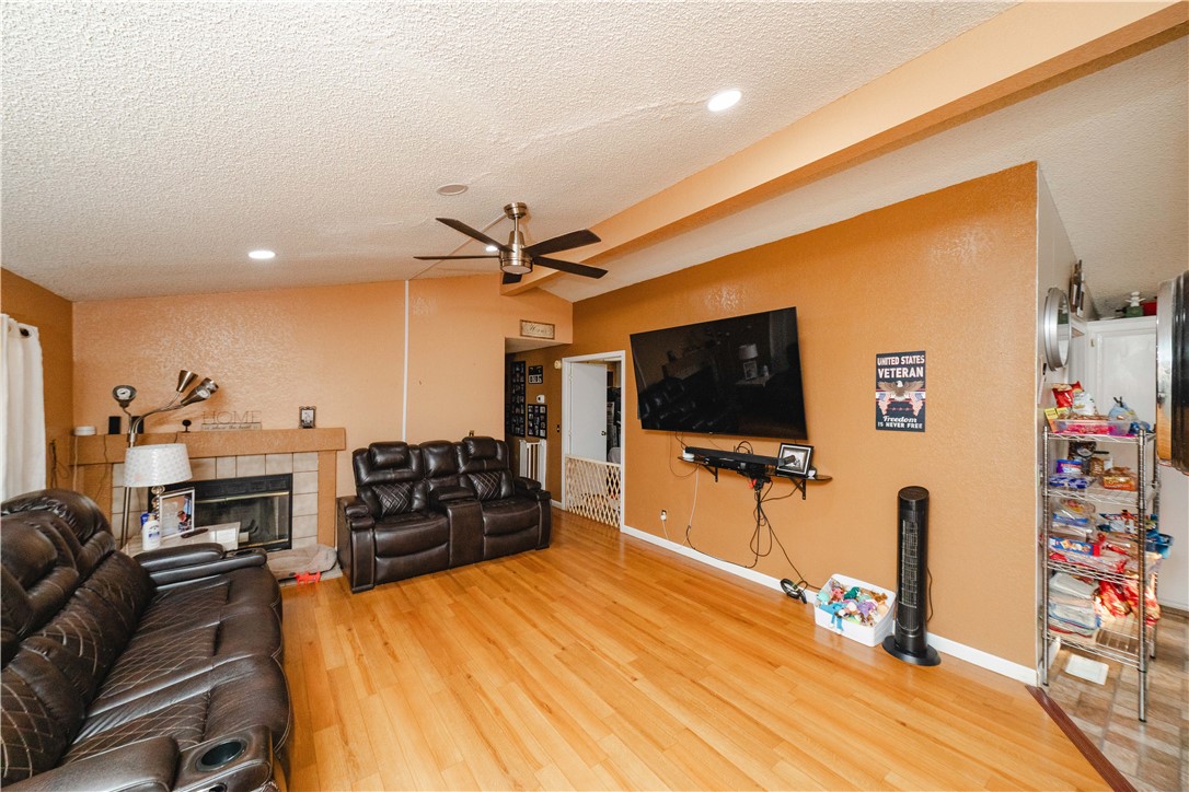 354 South Hano Road Golden Valley, AZ 86413 - Photo 11 of 57 Living Room