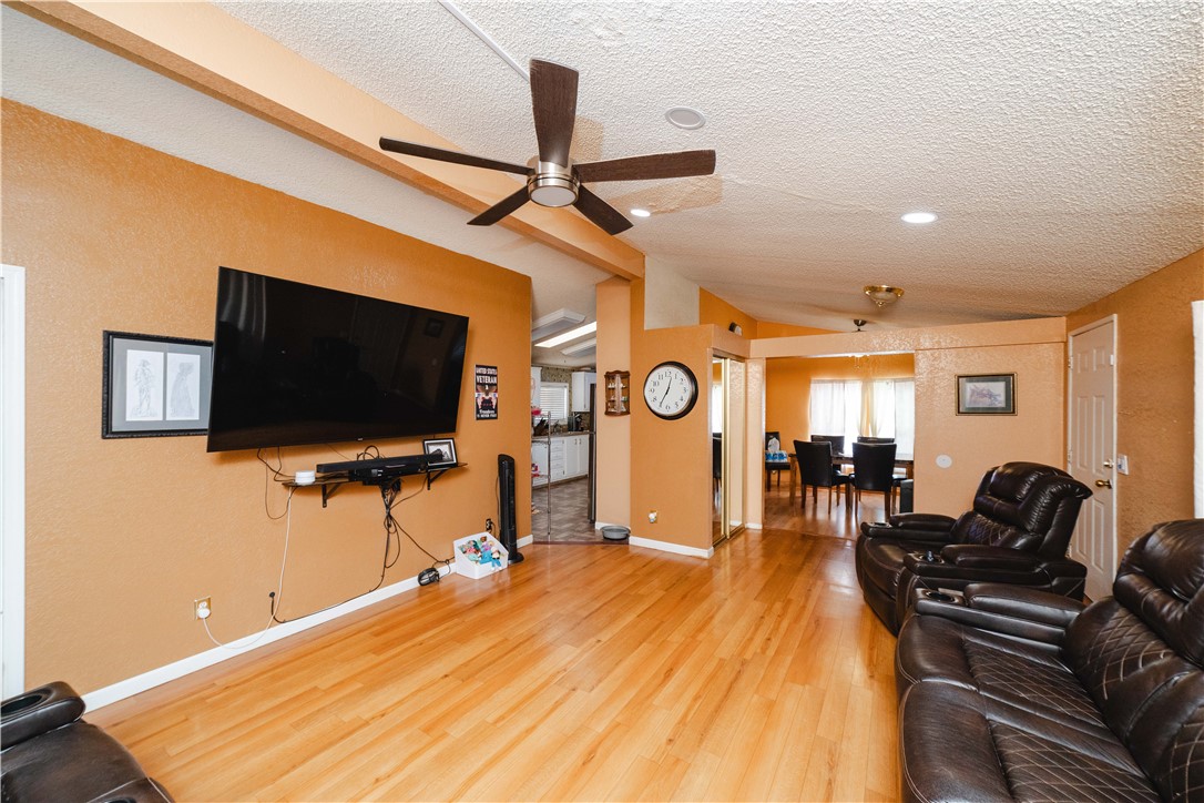 354 South Hano Road Golden Valley, AZ 86413 - Photo 13 of 57 Living Room