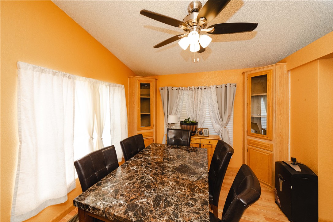 354 South Hano Road Golden Valley, AZ 86413 - Photo 14 of 57 Dining Area
