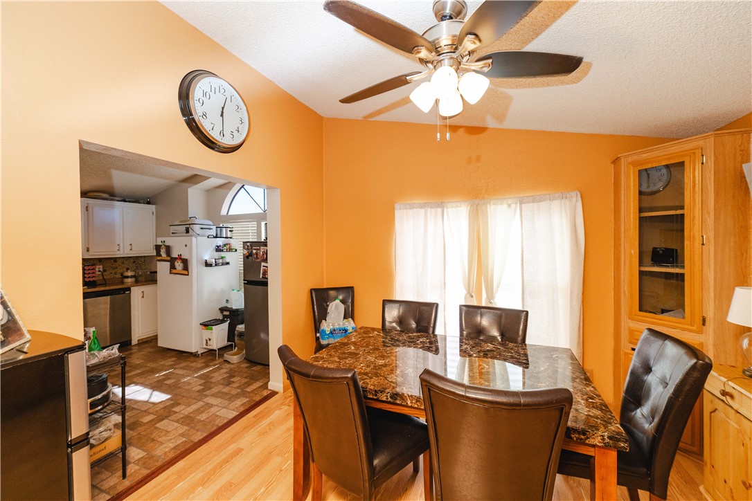 354 South Hano Road Golden Valley, AZ 86413 - Photo 15 of 57 Dining Area