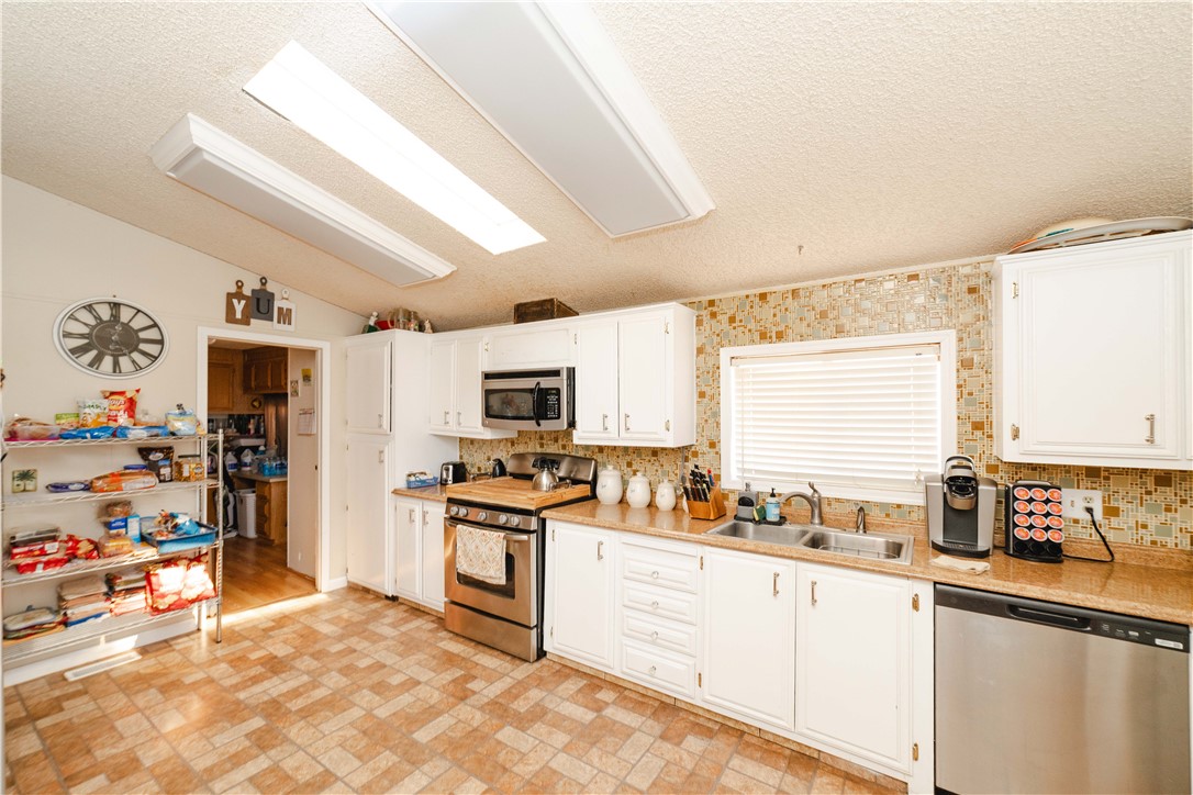 354 South Hano Road Golden Valley, AZ 86413 - Photo 17 of 57 Kitchen