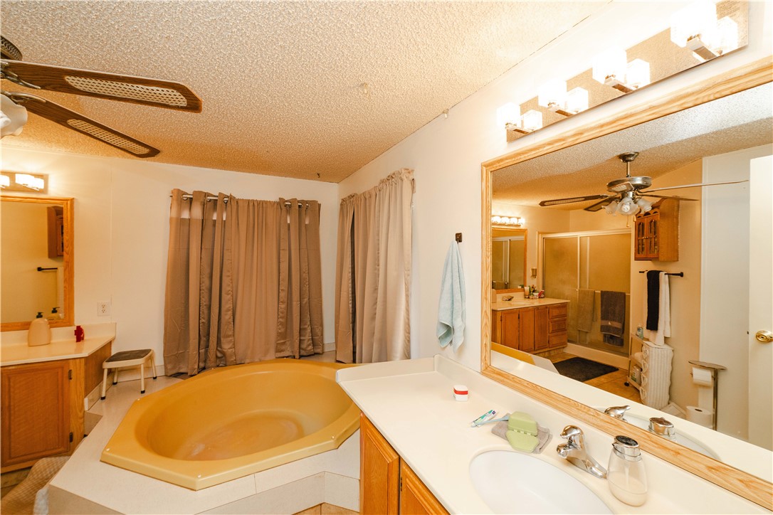 354 South Hano Road Golden Valley, AZ 86413 - Photo 24 of 57 Bathroom