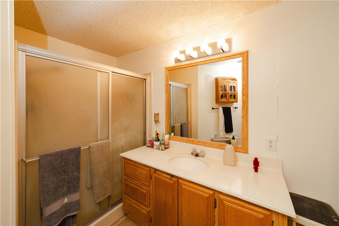 354 South Hano Road Golden Valley, AZ 86413 - Photo 31 of 57 Bathroom