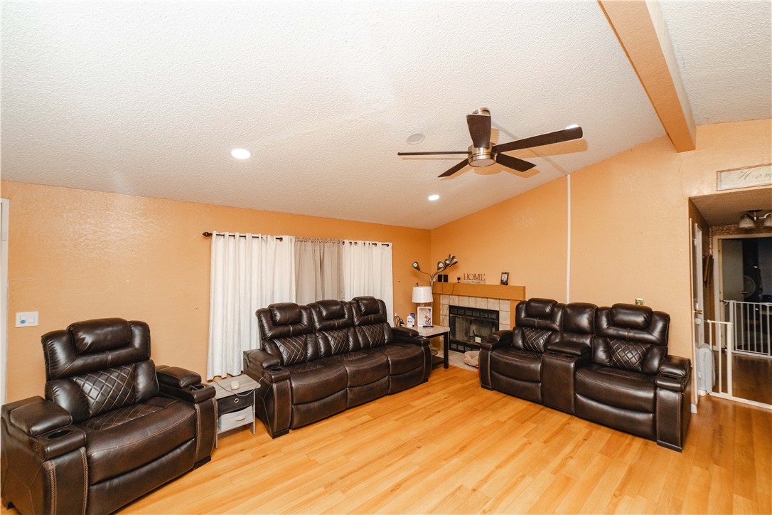 354 South Hano Road Golden Valley, AZ 86413 - Photo 10 of 57 Living Room