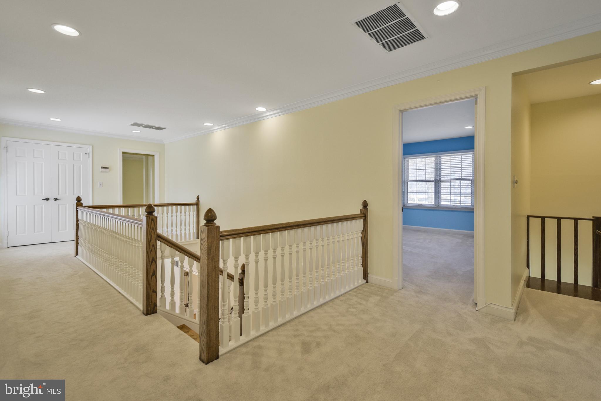 10101 Bentcross Drive Potomac, MD 20854 - Photo 21 of 44 a view of a hallway with entryway