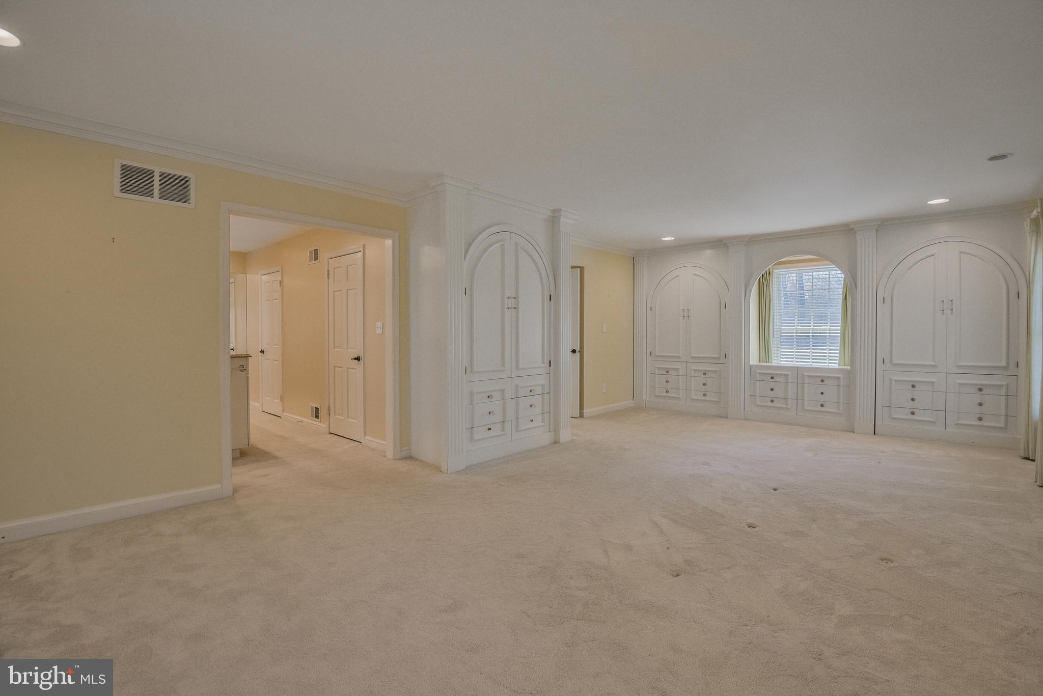 10101 Bentcross Drive Potomac, MD 20854 - Photo 23 of 44 a view of empty room