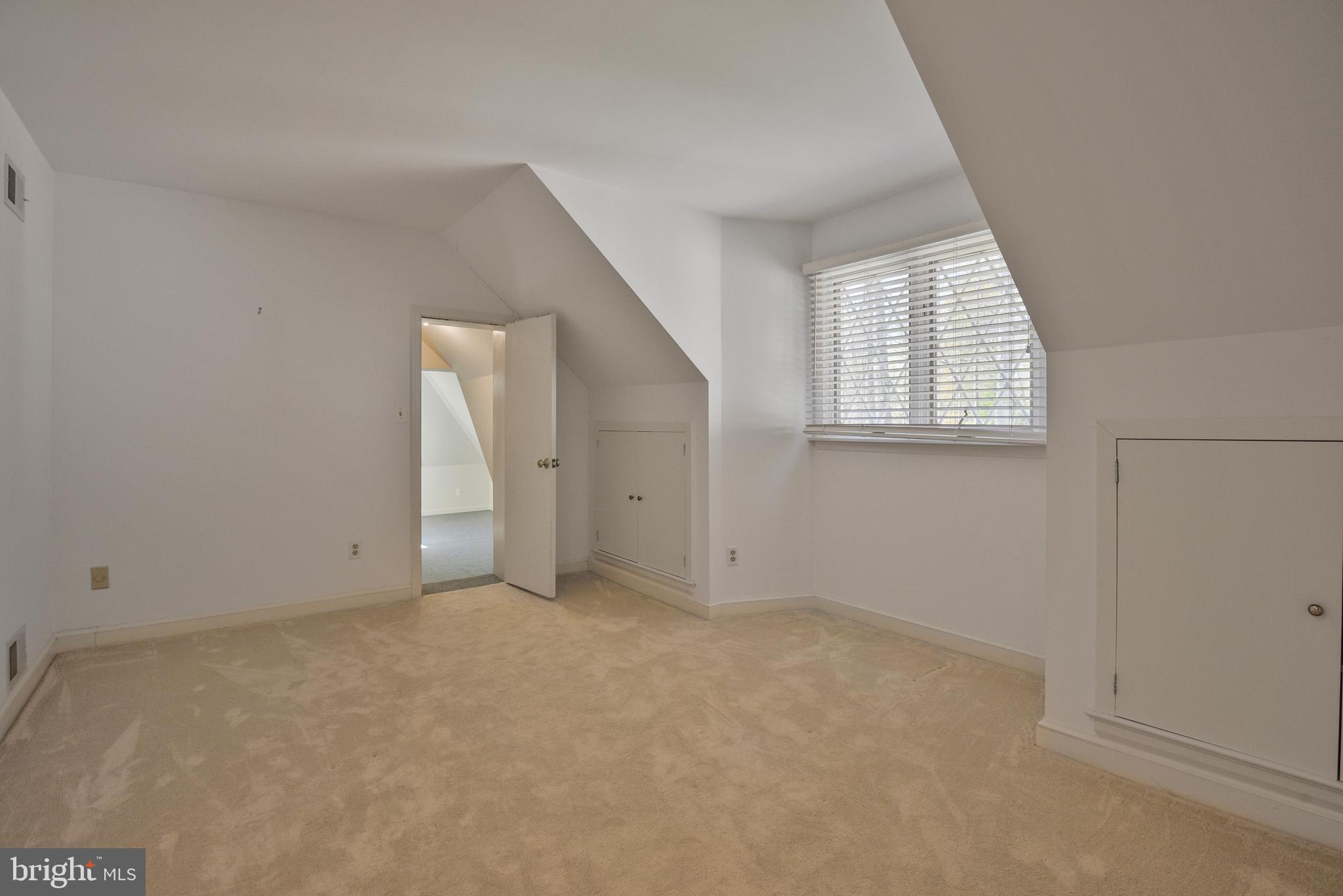 10101 Bentcross Drive Potomac, MD 20854 - Photo 32 of 44 an empty room with windows