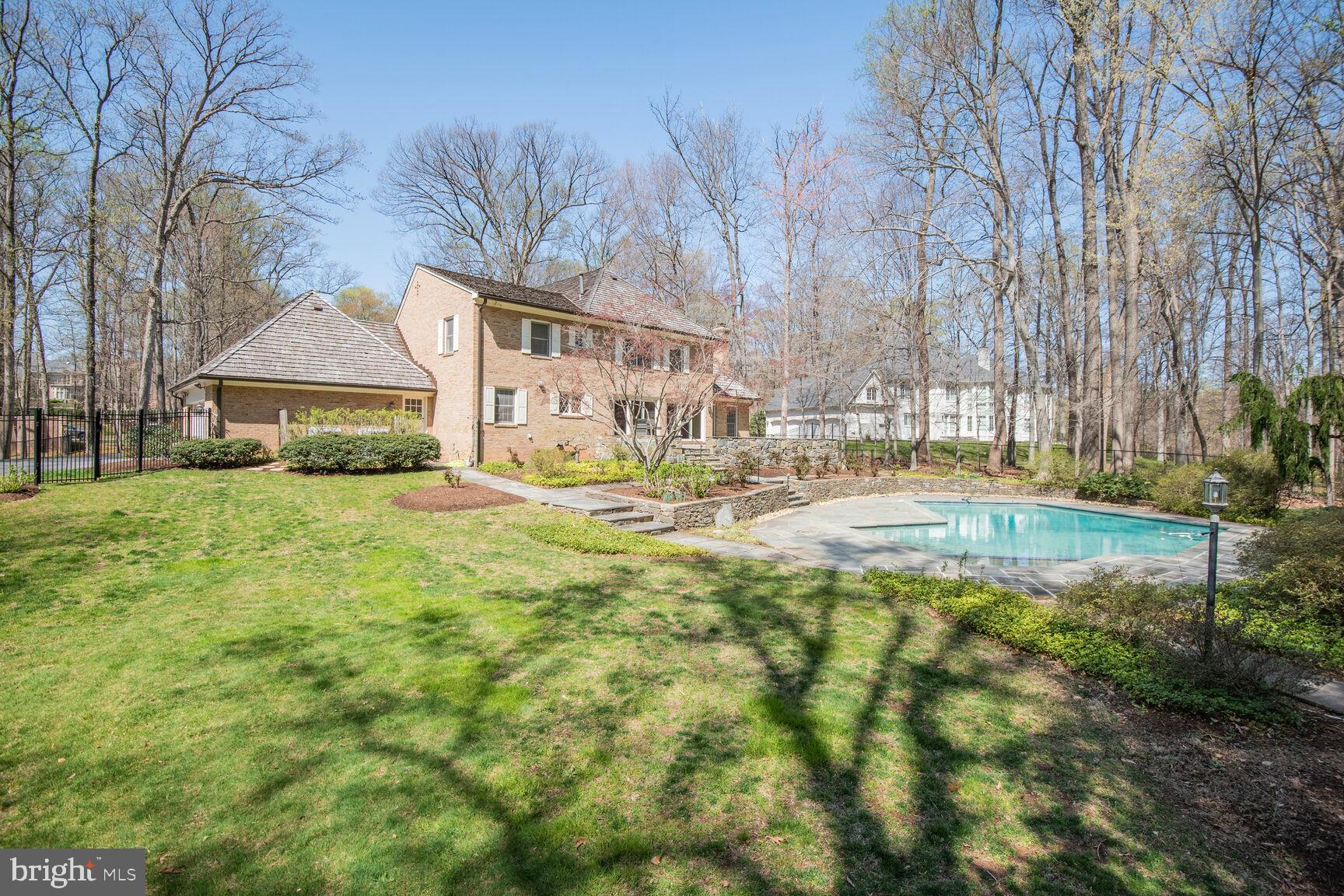 10101 Bentcross Drive Potomac, MD 20854 - Photo 39 of 44 a front view of house with yard and green space