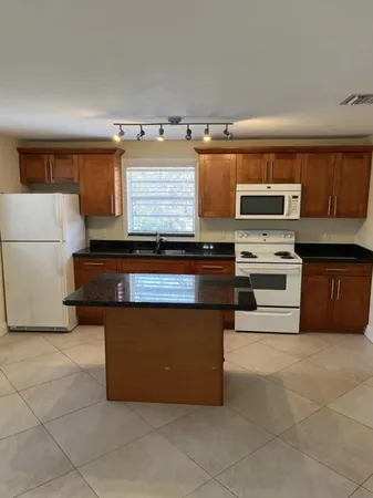 $2,400 | 23 Tortuga Drive, Unit 4, Key Largo, FL 33037