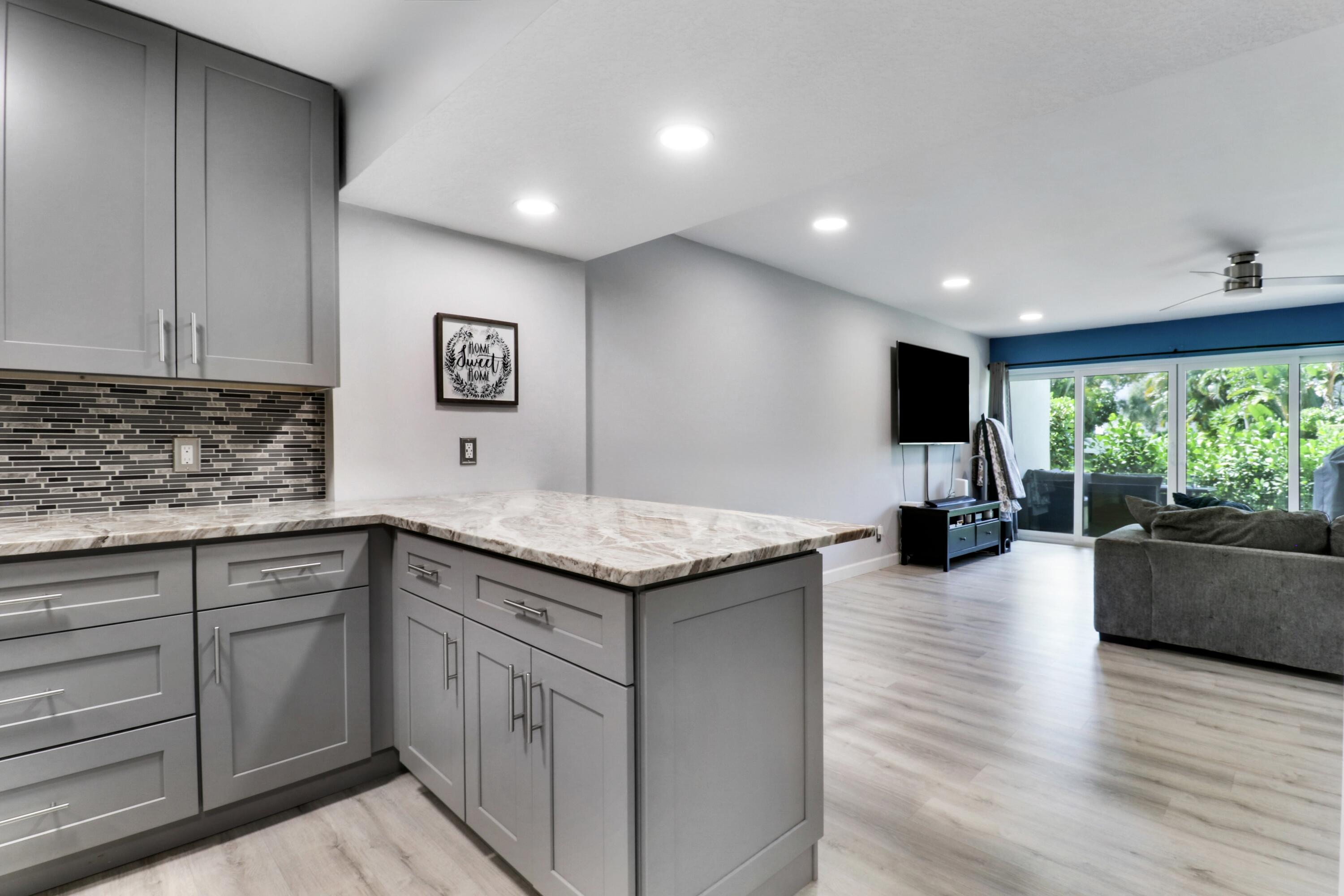 384 Golfview Road, Unit D North Palm Beach, FL 33408 - Photo 15 of 52 Kitchen