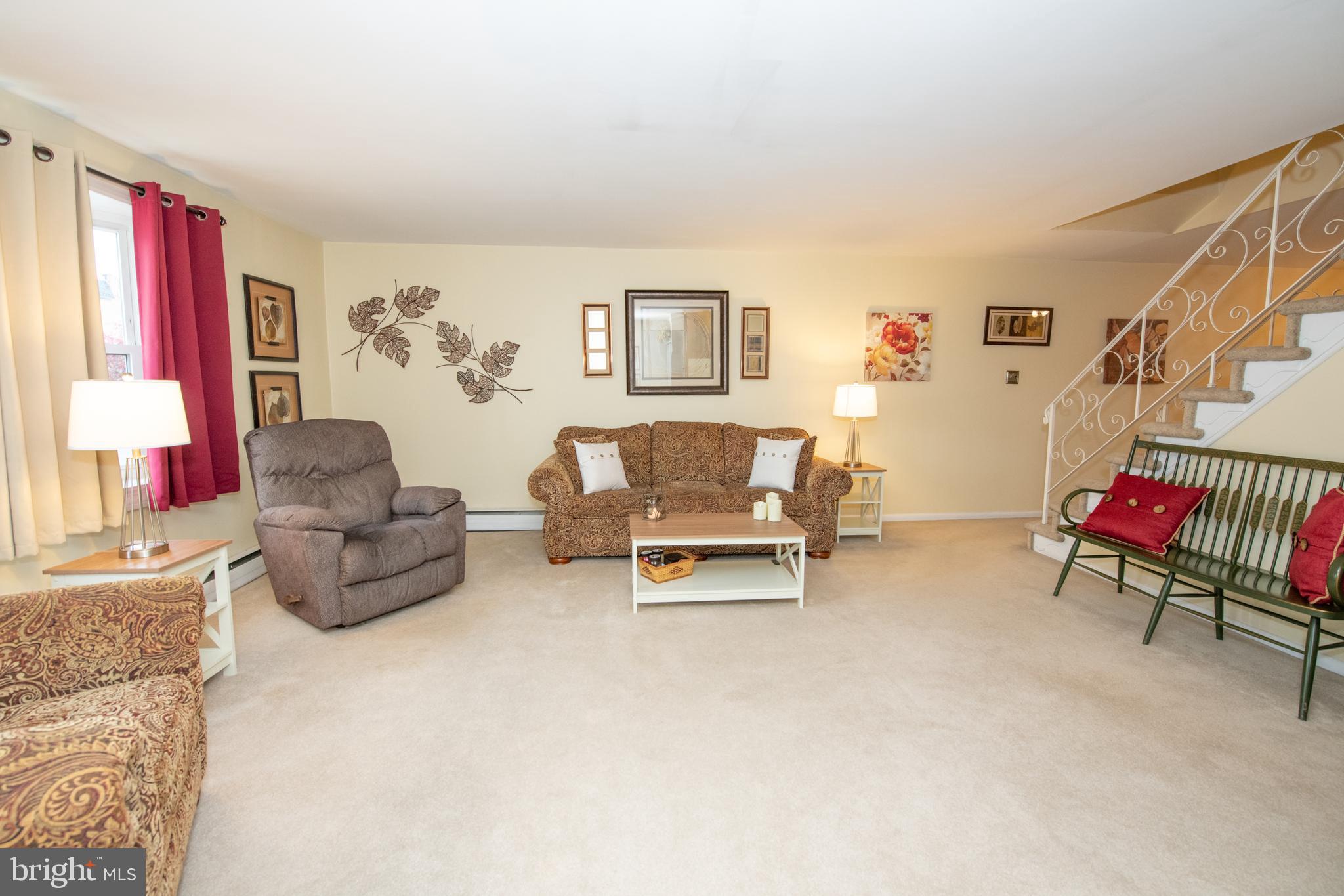 3800 Nedla Road Philadelphia, PA 19154 - Photo 4 of 45 Large living room