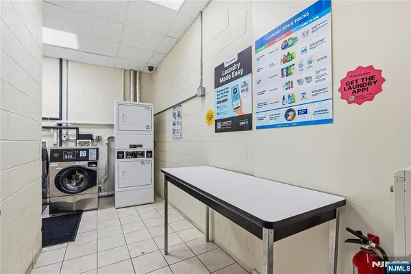 $2,700 | 905 River Road, Unit 224, Edgewater, NJ 07020