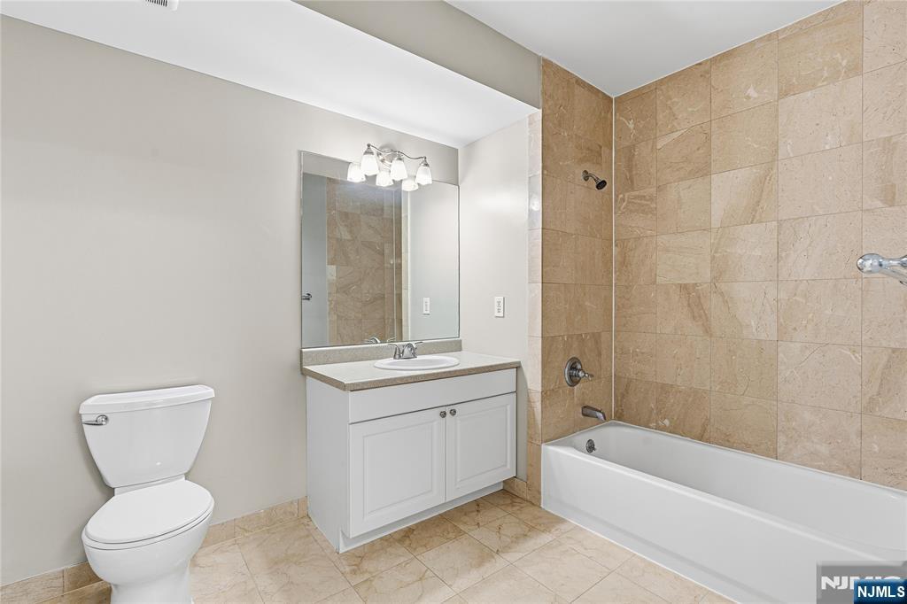 905 River Road, Unit 224 Edgewater, NJ 07020 - Photo 6 of 23