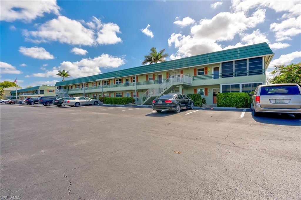 300 Valley Stream Drive, Unit D7 Naples, FL 34113 - Photo 3 of 30