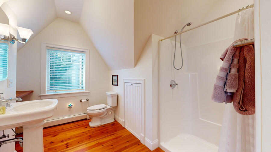 29 Boulder Hill Road Tenants Harbor, ME 04860 - Photo 63 of 90 2nd Floor Bedroom Suite # 2 - Full Bath