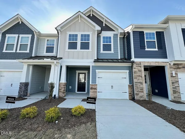 $1,895 | 931 Kensley Grv Lane, Fuquay-Varina, NC 27526