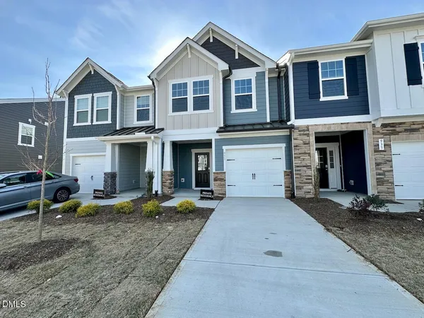 $1,895 | 931 Kensley Grv Lane, Fuquay-Varina, NC 27526