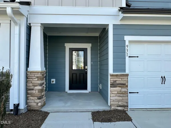 $1,895 | 931 Kensley Grv Lane, Fuquay-Varina, NC 27526